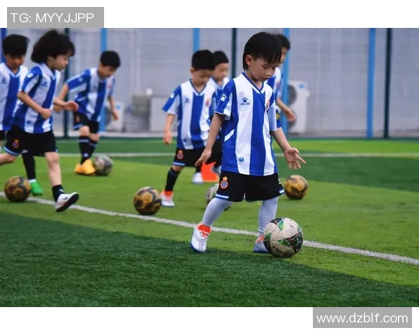 快乐踢球歌谣让孩子们在欢声笑语中爱上足球的乐趣与团队精神